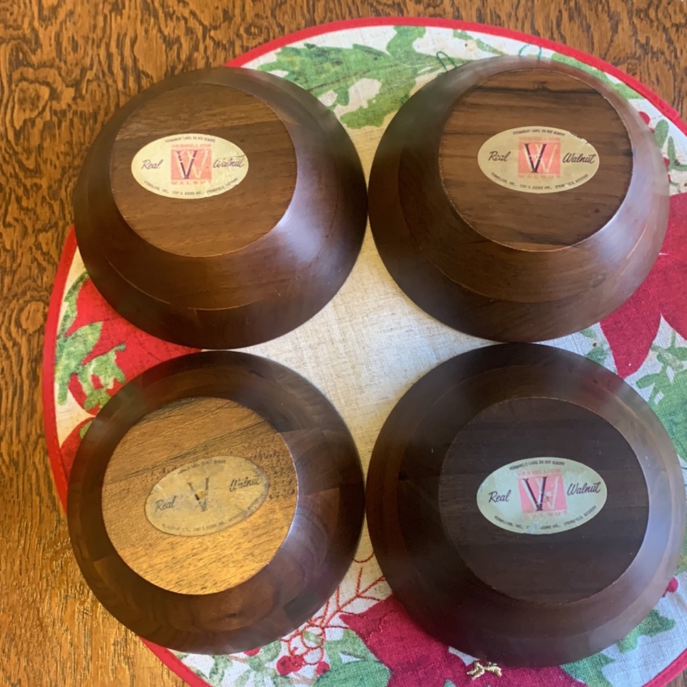 Vermilion Walnut Salad Bowls - Picture 7 of 11